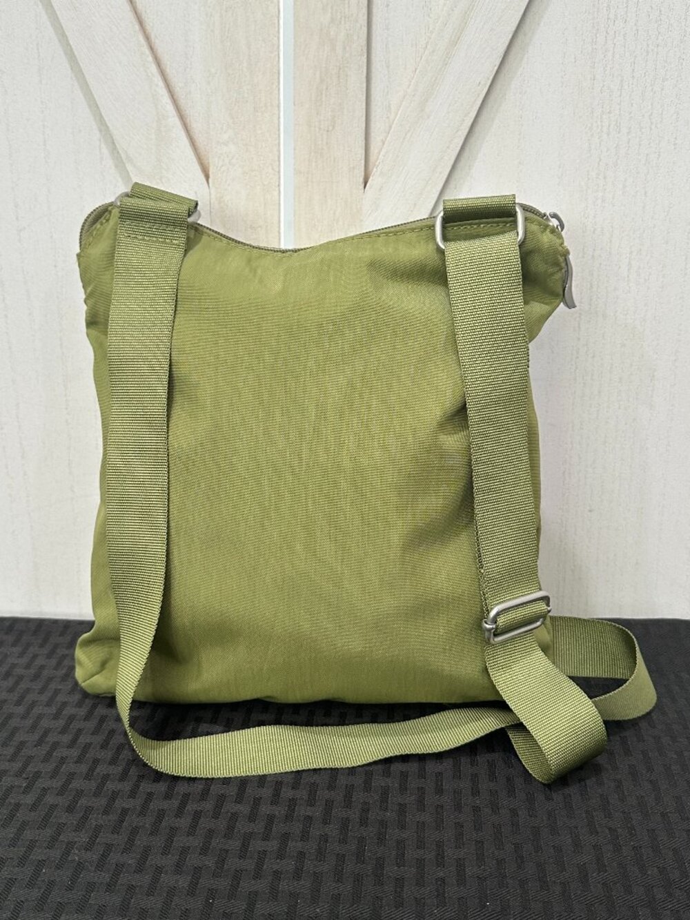 Baggallini Horizon Lightweight Nylon Crossbody Bag in Olive - Picture 2 of 8